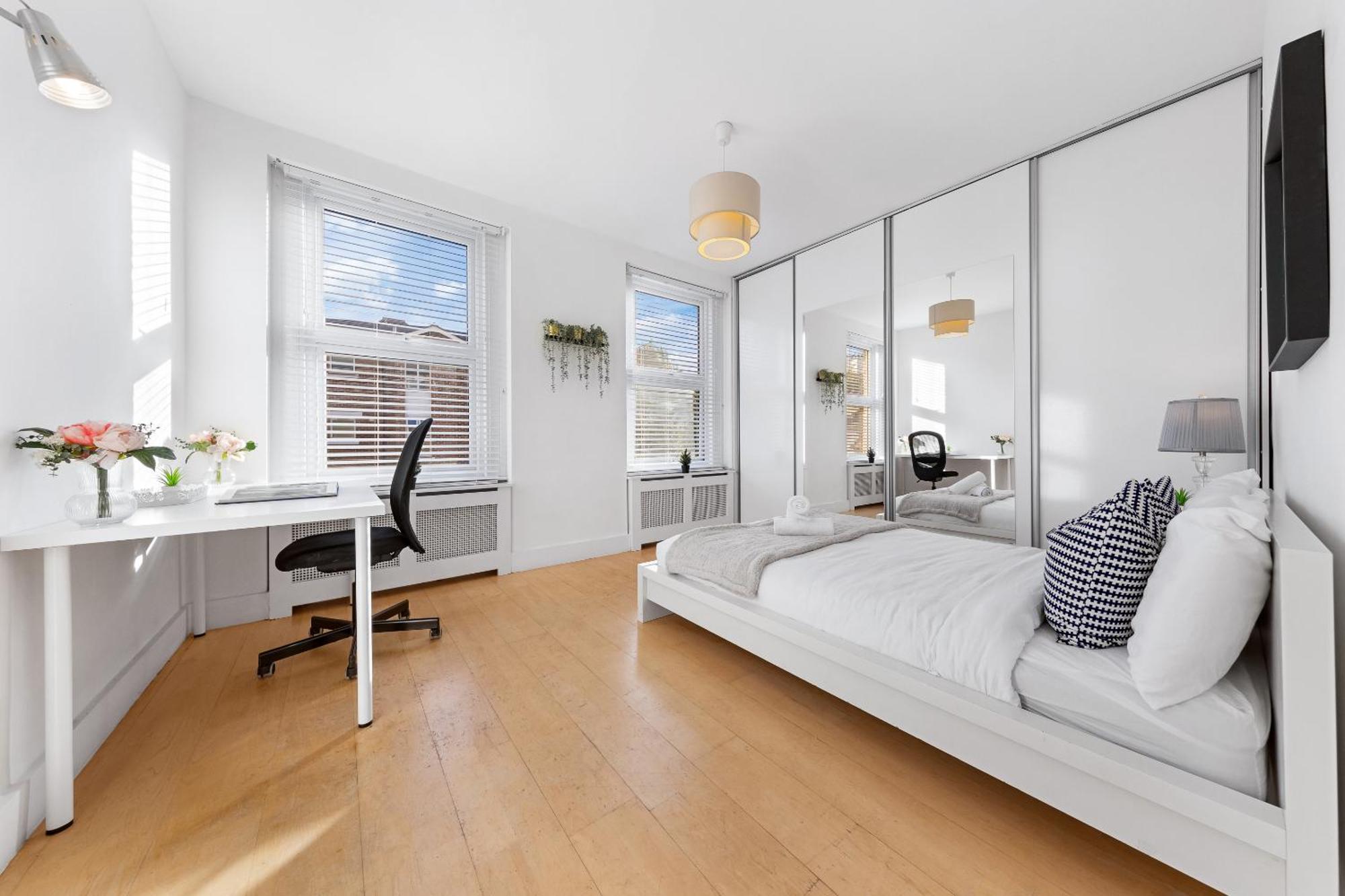 Luxury 4-Bedroom Modern Flat In Central London Steps From Station, Sleeps 9 In Style! المظهر الخارجي الصورة