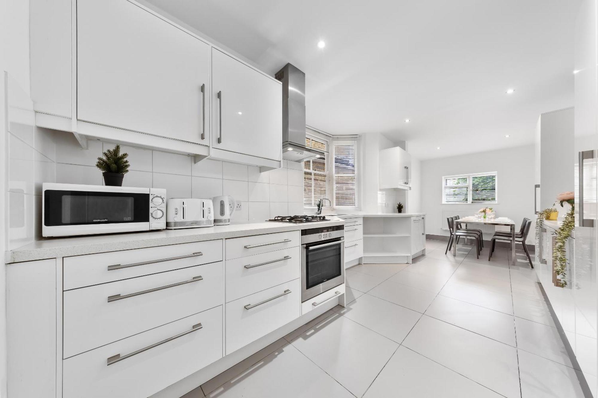 Luxury 4-Bedroom Modern Flat In Central London Steps From Station, Sleeps 9 In Style! المظهر الخارجي الصورة