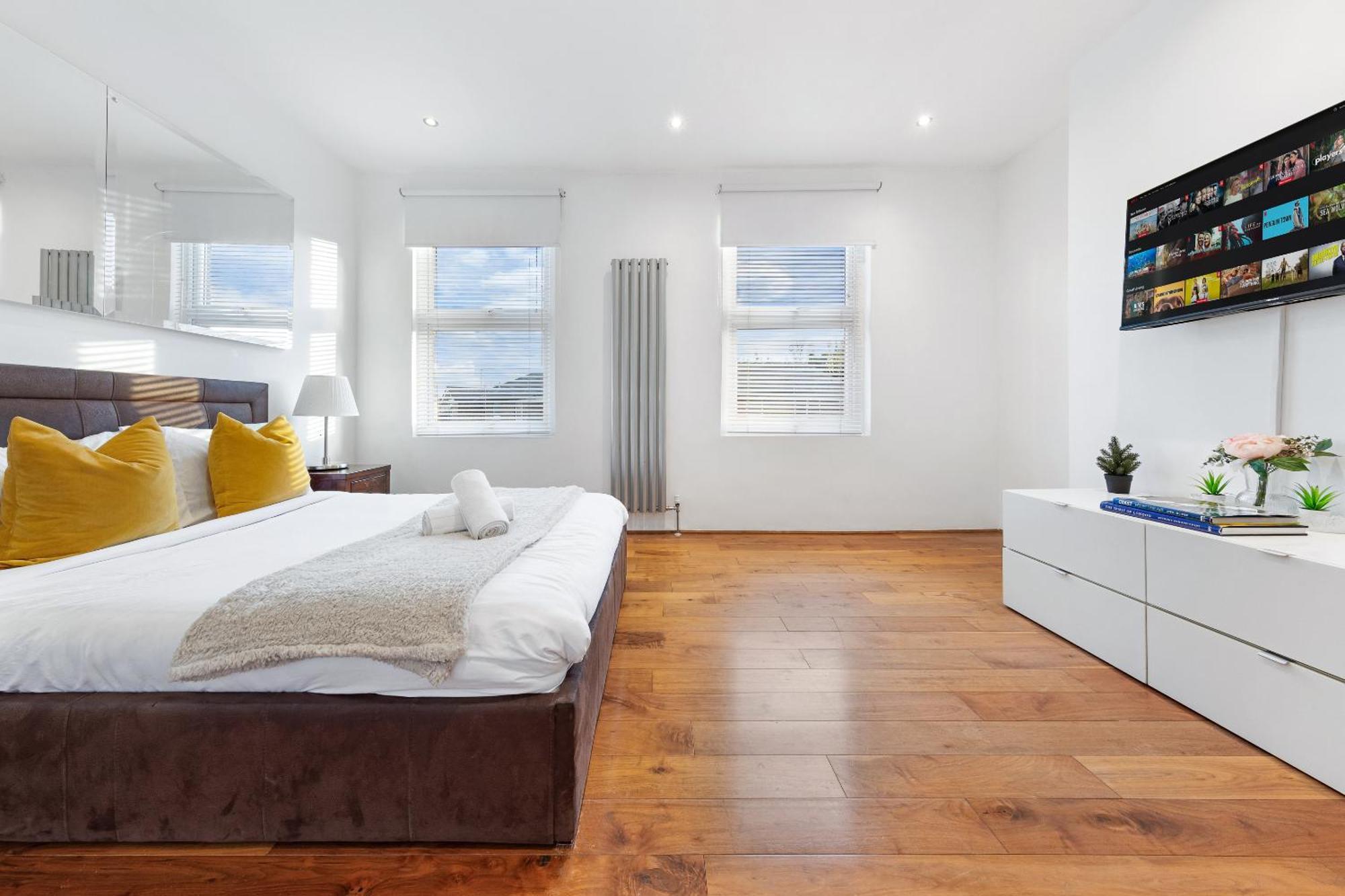 Luxury 4-Bedroom Modern Flat In Central London Steps From Station, Sleeps 9 In Style! المظهر الخارجي الصورة