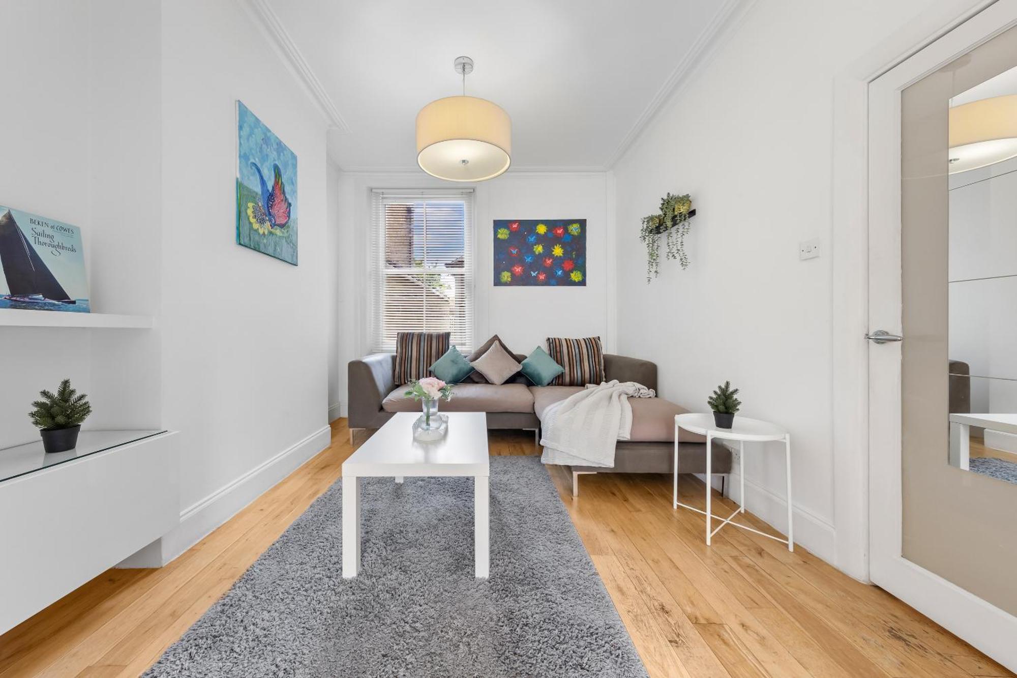 Luxury 4-Bedroom Modern Flat In Central London Steps From Station, Sleeps 9 In Style! المظهر الخارجي الصورة