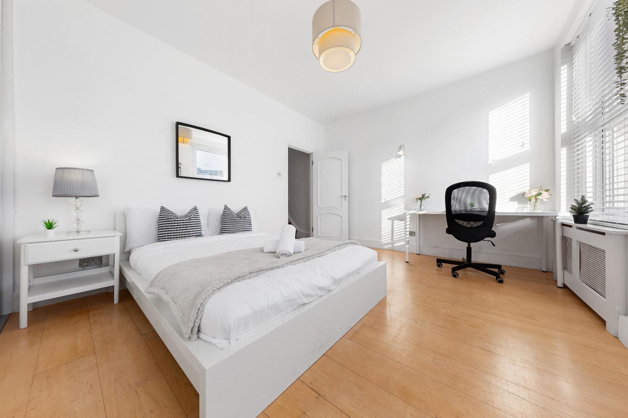 Luxury 4-Bedroom Modern Flat In Central London Steps From Station, Sleeps 9 In Style! المظهر الخارجي الصورة