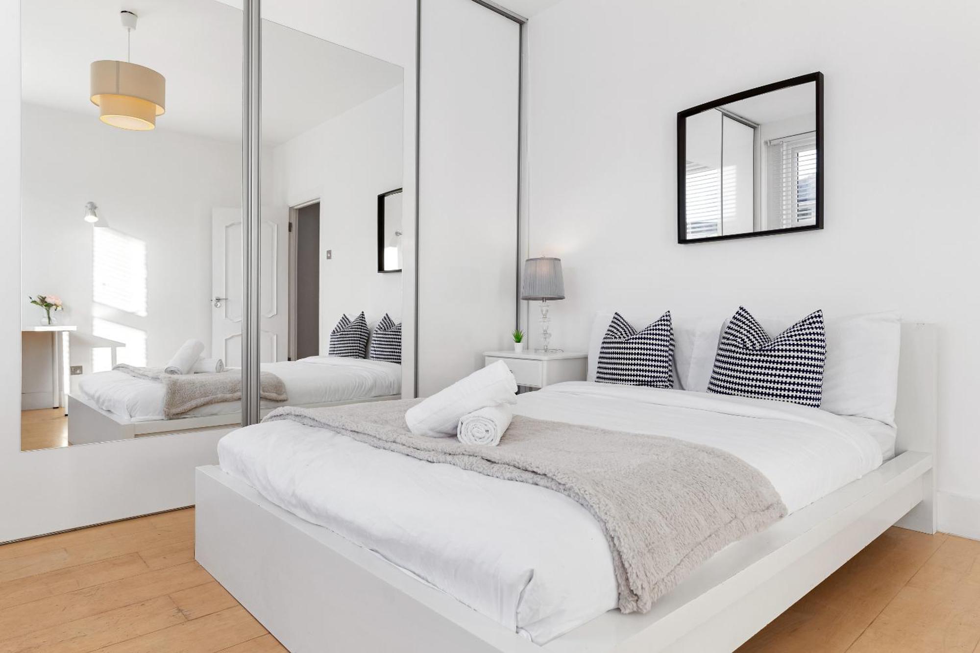 Luxury 4-Bedroom Modern Flat In Central London Steps From Station, Sleeps 9 In Style! المظهر الخارجي الصورة