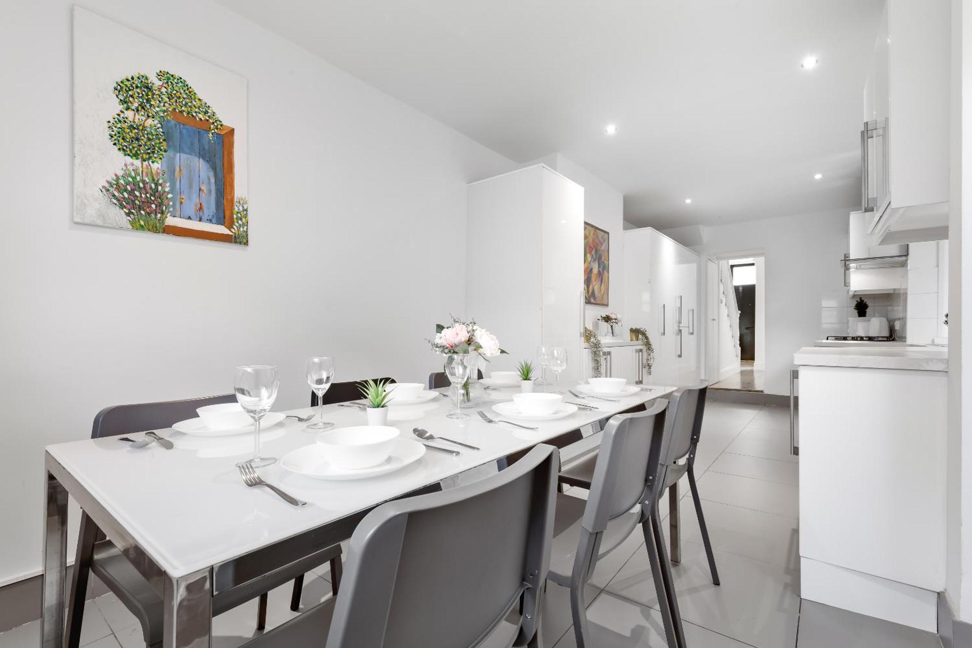 Luxury 4-Bedroom Modern Flat In Central London Steps From Station, Sleeps 9 In Style! المظهر الخارجي الصورة