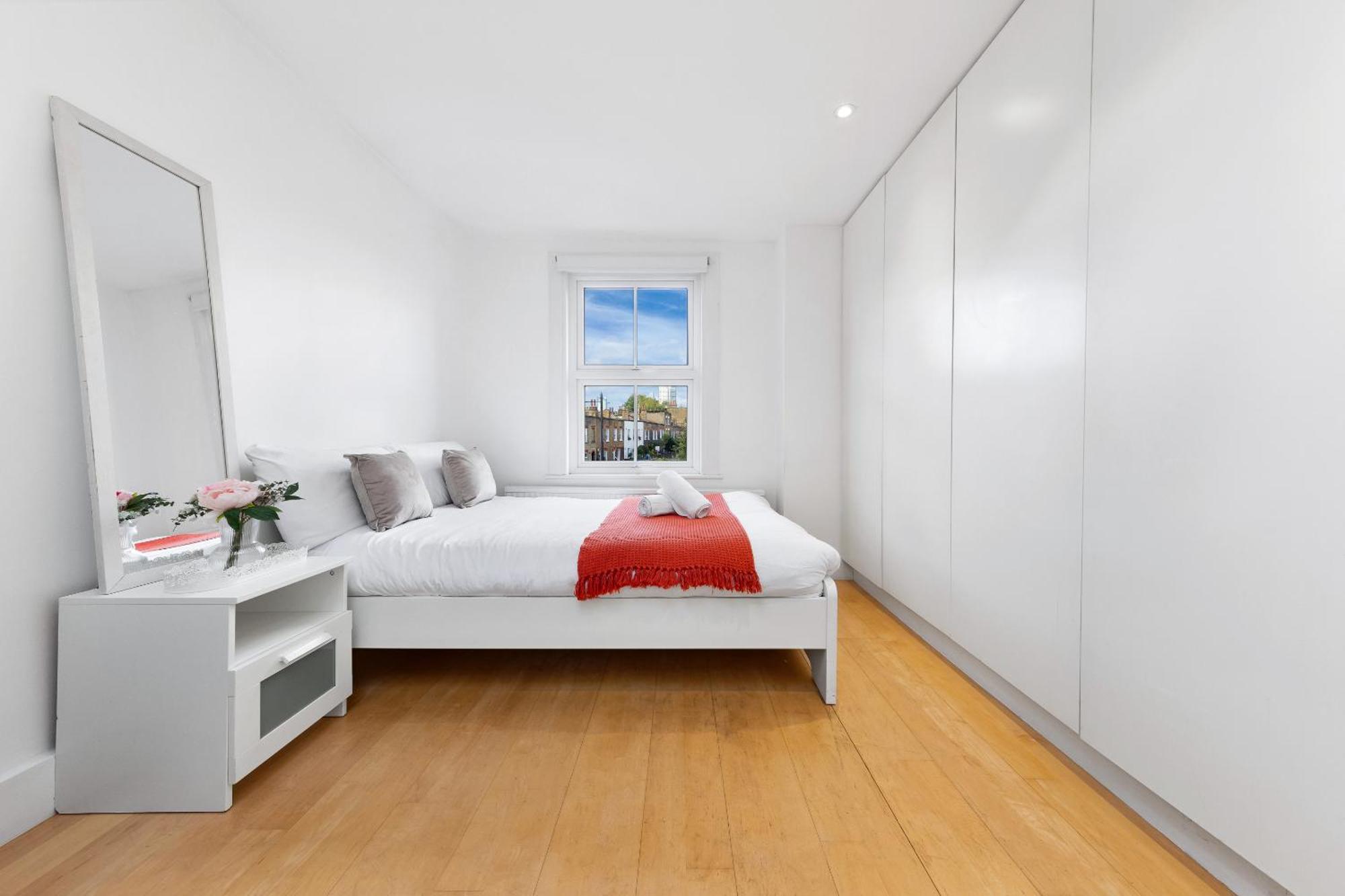 Luxury 4-Bedroom Modern Flat In Central London Steps From Station, Sleeps 9 In Style! المظهر الخارجي الصورة