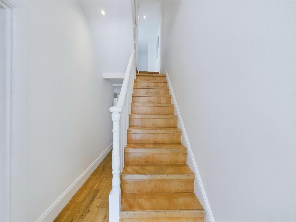 Luxury 4-Bedroom Modern Flat In Central London Steps From Station, Sleeps 9 In Style! الغرفة الصورة