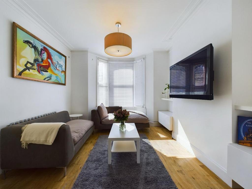 Luxury 4-Bedroom Modern Flat In Central London Steps From Station, Sleeps 9 In Style! الغرفة الصورة