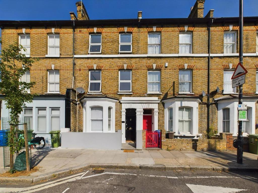 Luxury 4-Bedroom Modern Flat In Central London Steps From Station, Sleeps 9 In Style! الغرفة الصورة