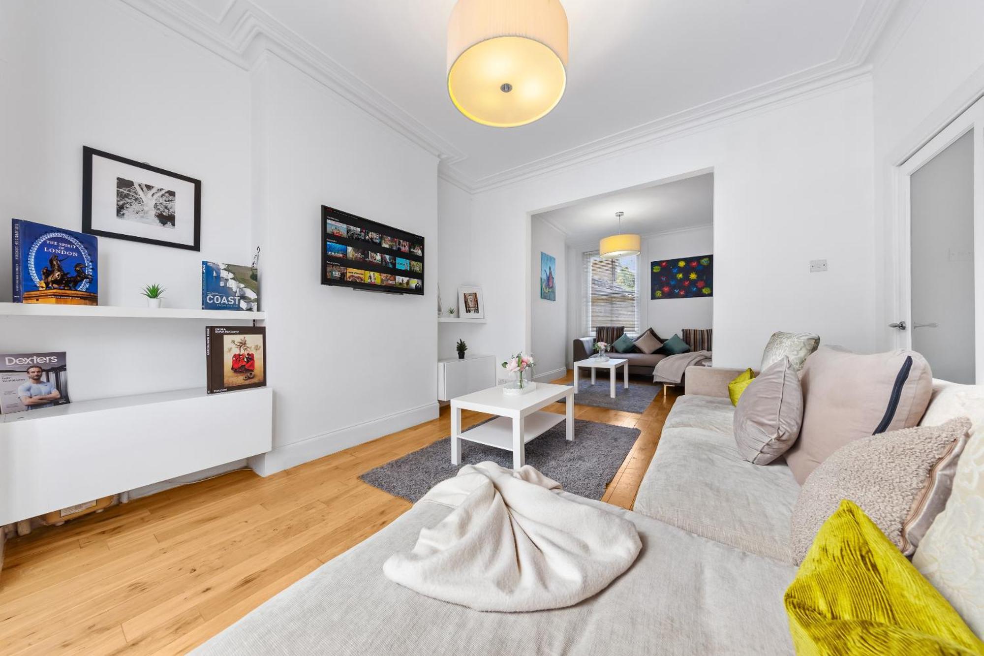 Luxury 4-Bedroom Modern Flat In Central London Steps From Station, Sleeps 9 In Style! المظهر الخارجي الصورة