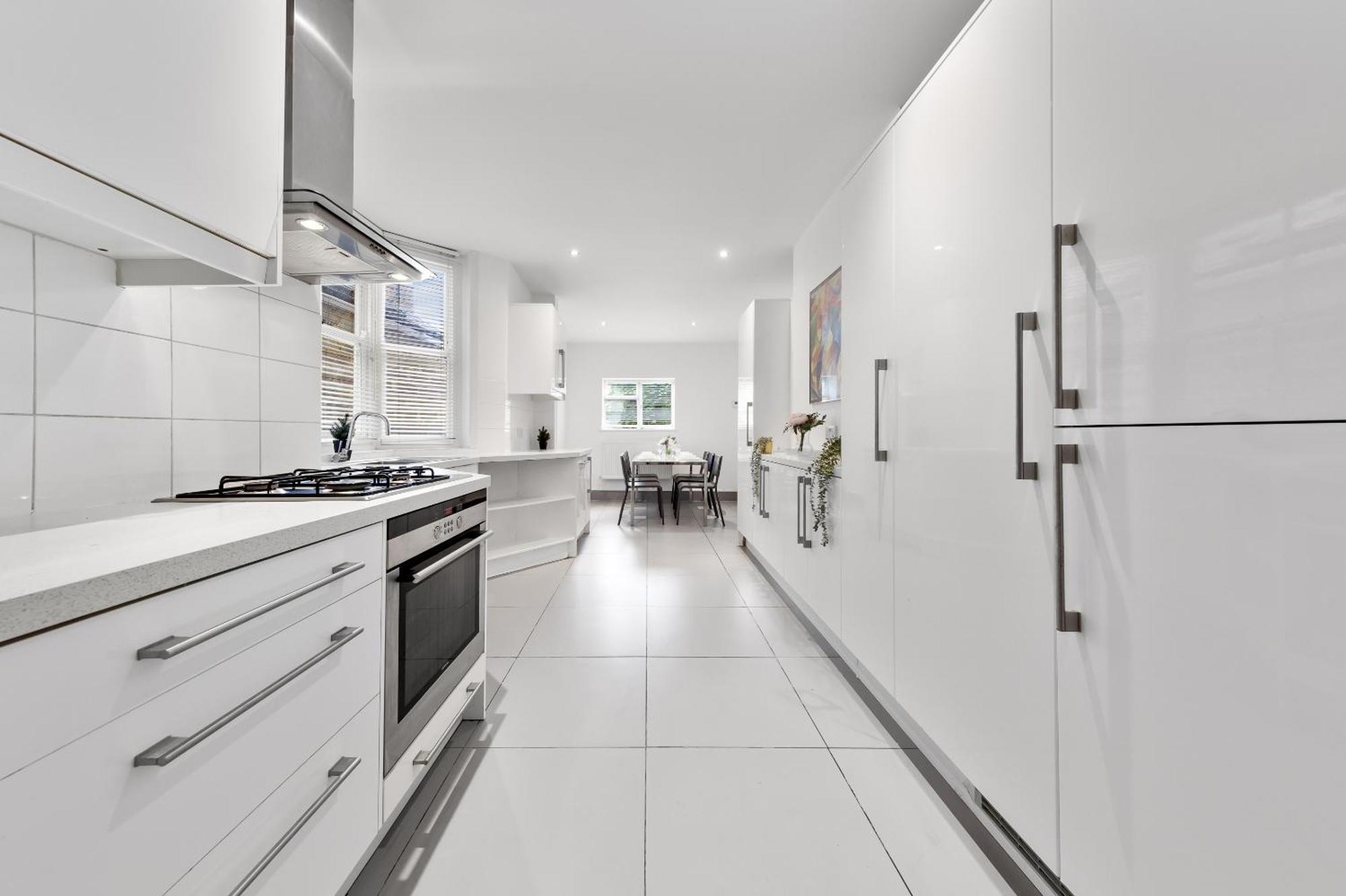 Luxury 4-Bedroom Modern Flat In Central London Steps From Station, Sleeps 9 In Style! المظهر الخارجي الصورة