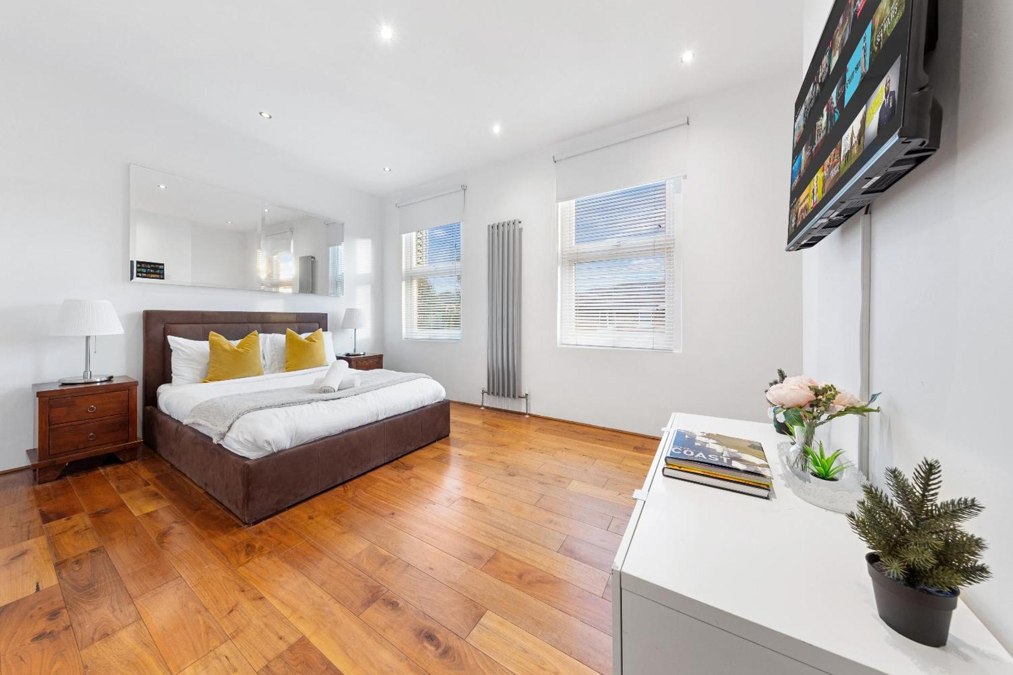 Luxury 4-Bedroom Modern Flat In Central London Steps From Station, Sleeps 9 In Style! المظهر الخارجي الصورة