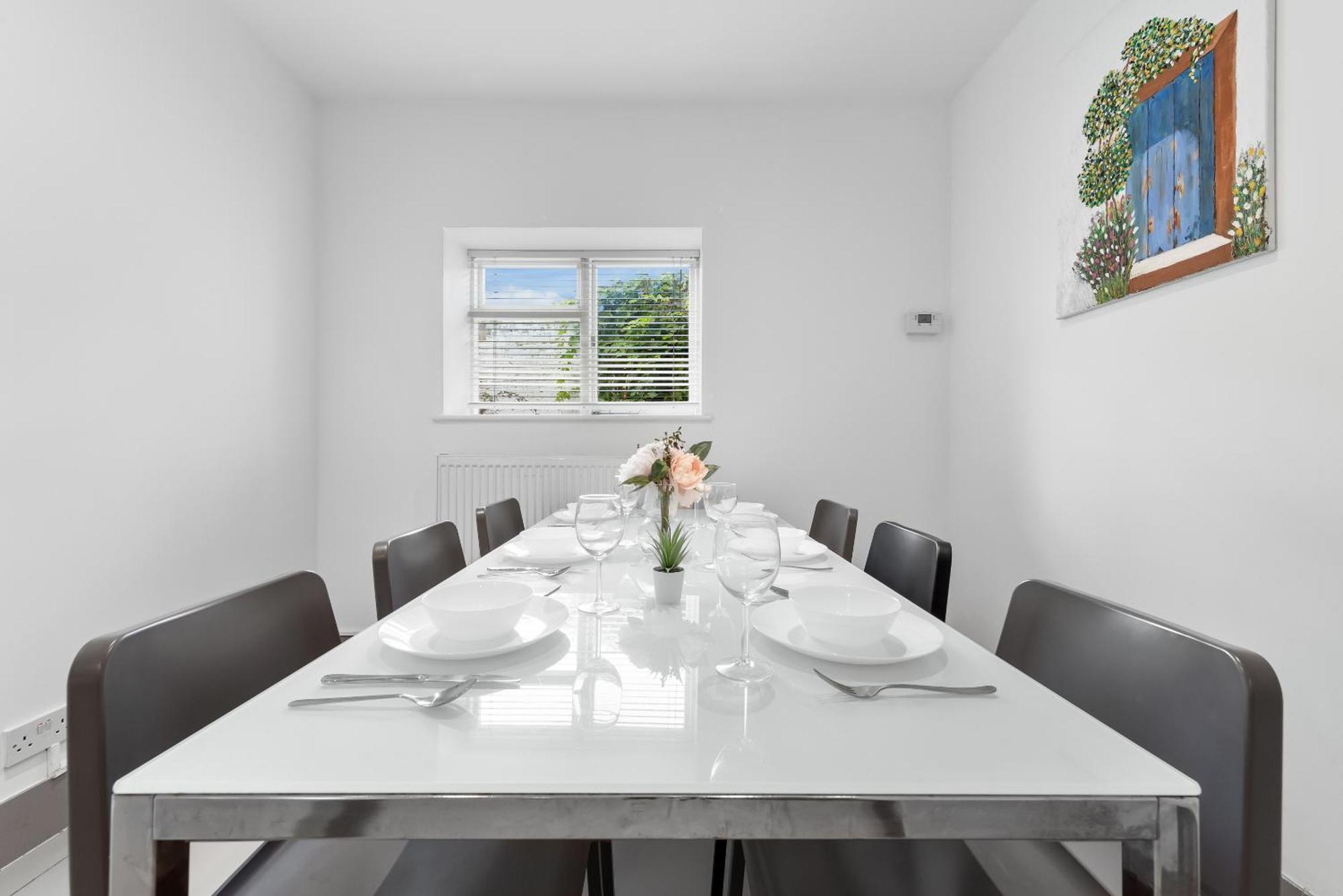 Luxury 4-Bedroom Modern Flat In Central London Steps From Station, Sleeps 9 In Style! المظهر الخارجي الصورة