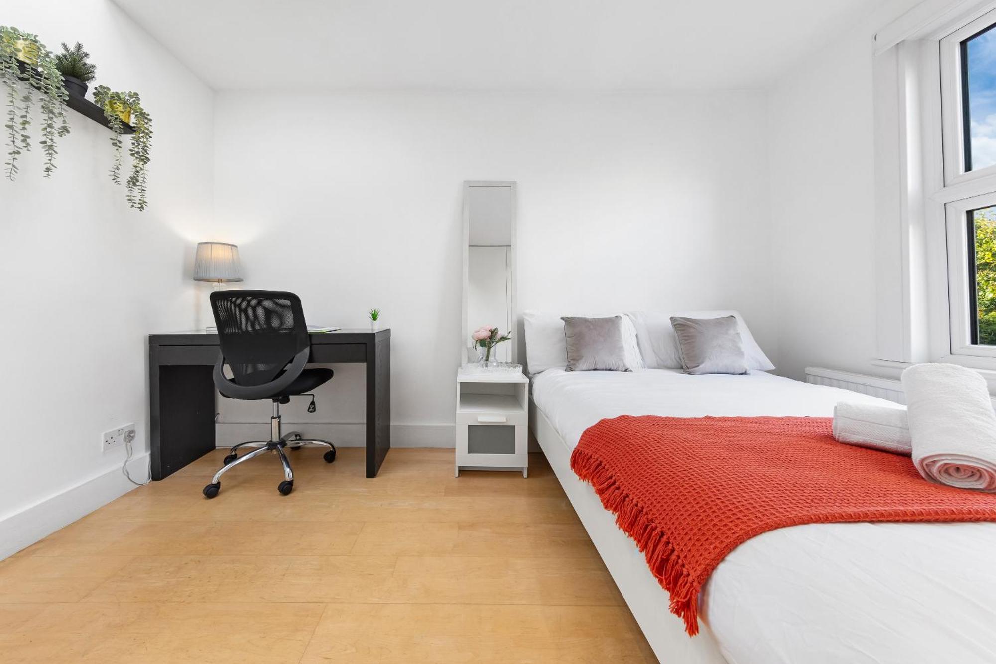 Luxury 4-Bedroom Modern Flat In Central London Steps From Station, Sleeps 9 In Style! المظهر الخارجي الصورة