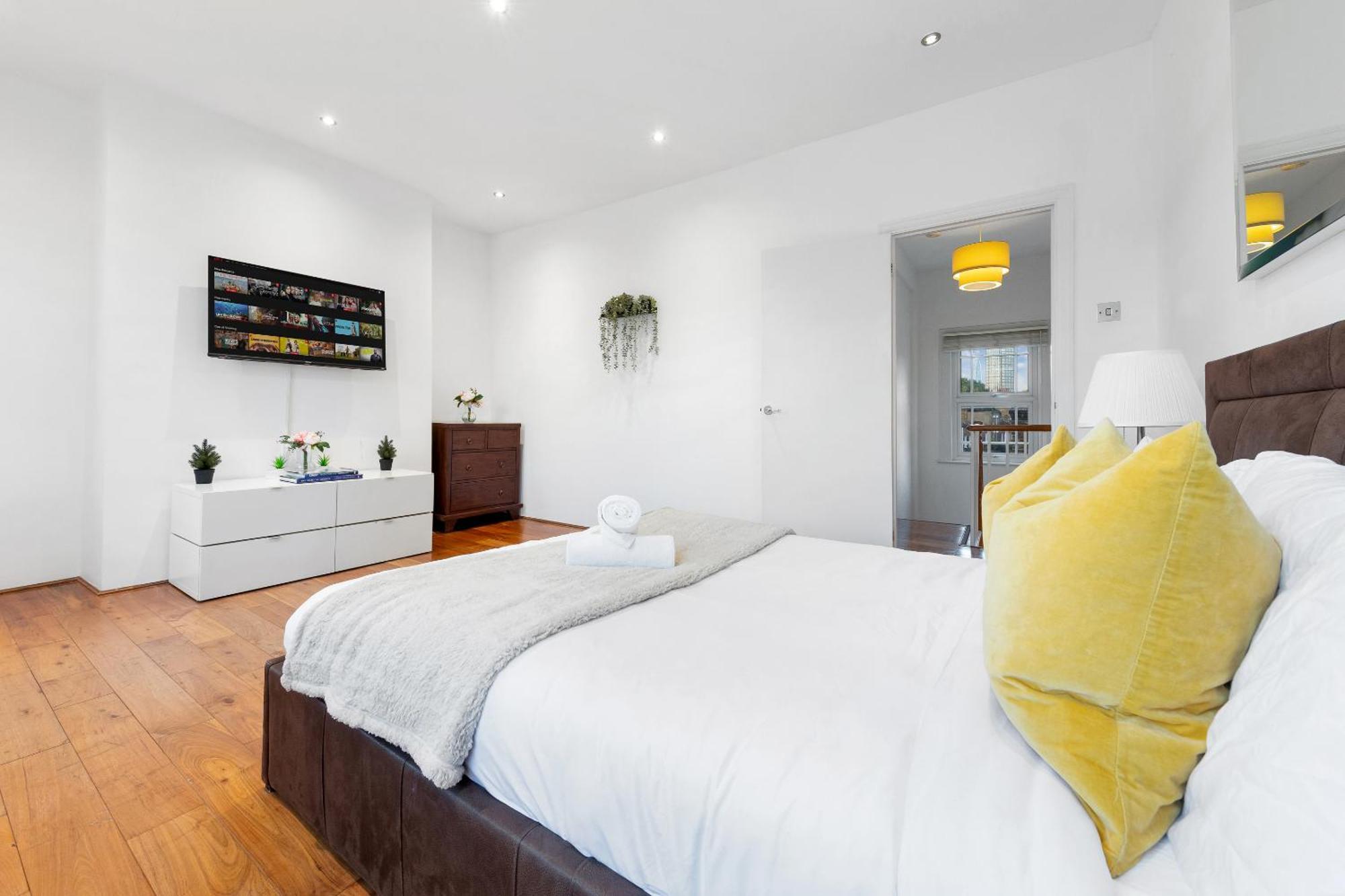 Luxury 4-Bedroom Modern Flat In Central London Steps From Station, Sleeps 9 In Style! المظهر الخارجي الصورة