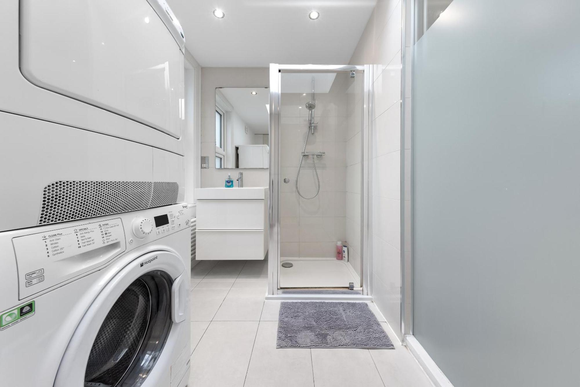 Luxury 4-Bedroom Modern Flat In Central London Steps From Station, Sleeps 9 In Style! المظهر الخارجي الصورة